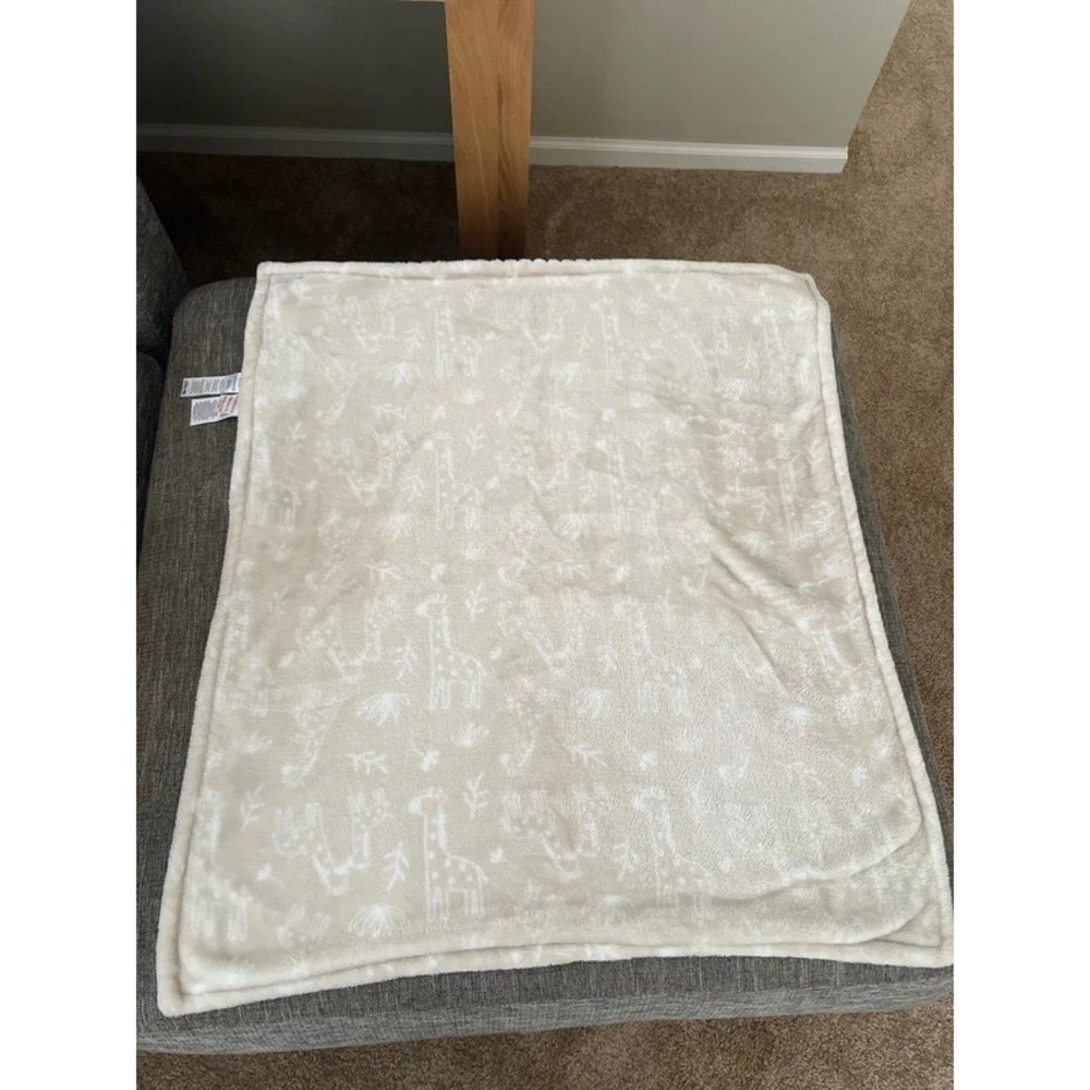 Little Me Giraffe Print Ribbed Plush Baby Blanket Cream White 30x34 L50768